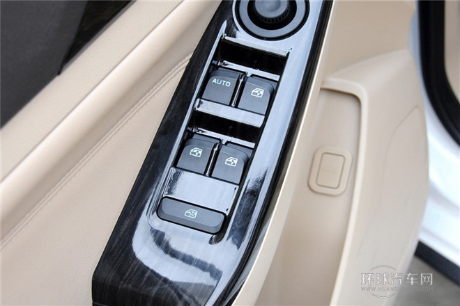 2014款 1.5L 手動(dòng)舒適型 7座