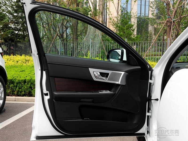 2015款XF 2.0T Sportbrake 風華版