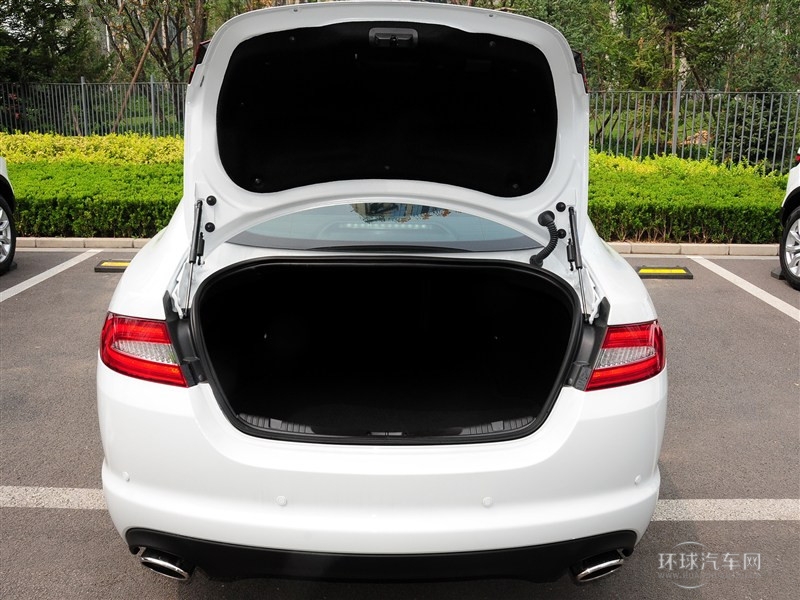 2015款XF 2.0T Sportbrake 風(fēng)華版