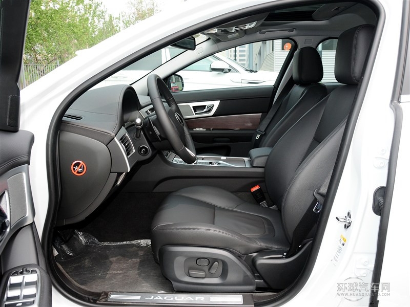 2015款XF 2.0T Sportbrake 風(fēng)華版