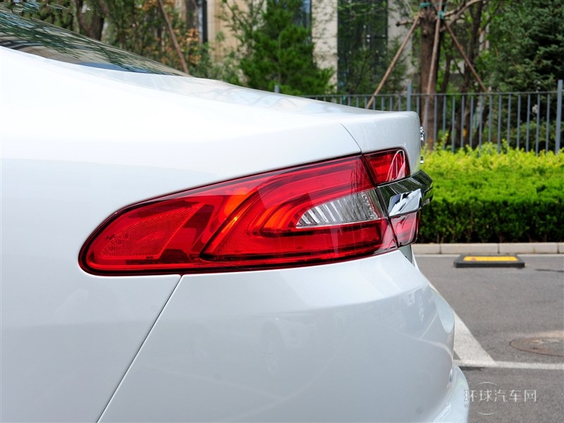 2015款XF 2.0T Sportbrake 風華版