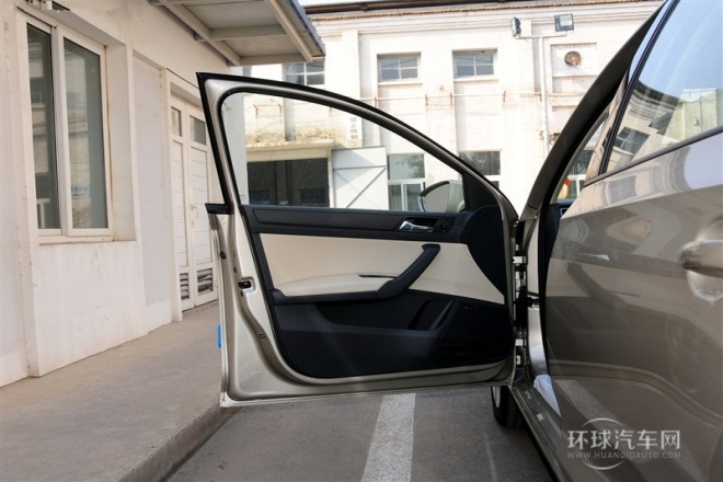 2015款 1.6L 手動智選型