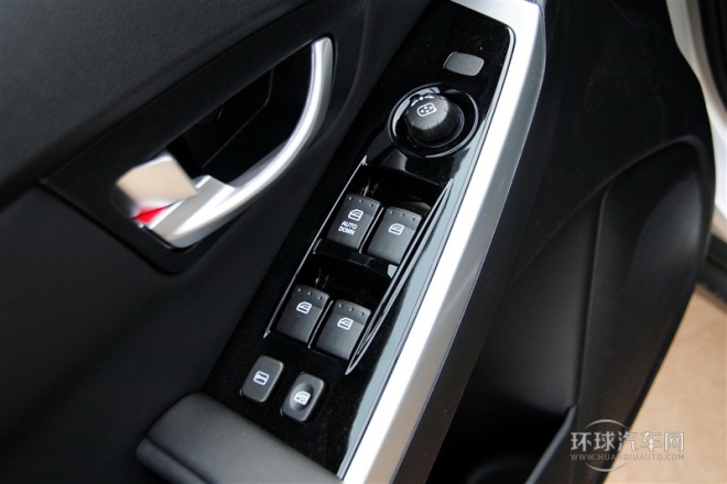 2015款 2.0L 兩驅手動致純版