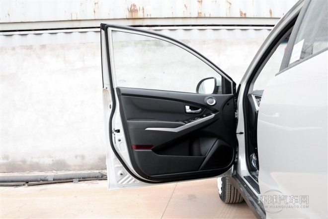 2015款 2.0L 兩驅(qū)手動(dòng)致純版