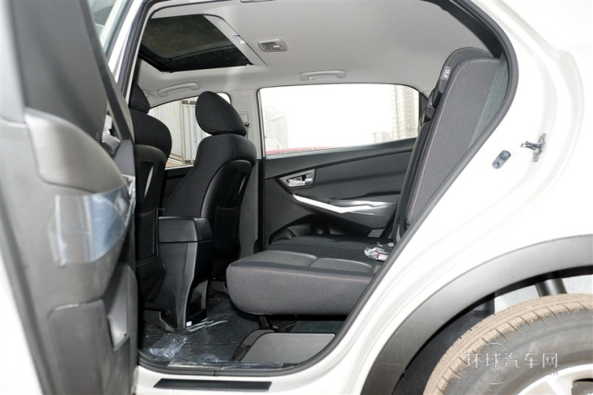 2015款 2.0L 兩驅手動致純版