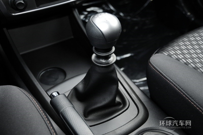 2015款 2.0L 兩驅手動致純版