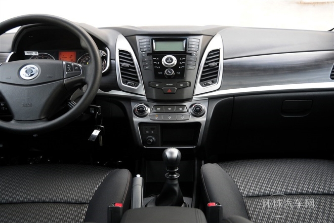 2015款 2.0L 兩驅(qū)手動(dòng)致純版