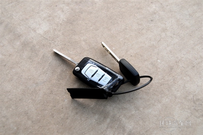 2015款 2.0L 兩驅手動致真版