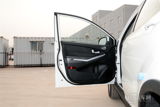 2015款 2.0L 兩驅(qū)手動(dòng)致真版