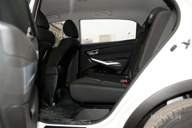 2015款 2.0L 兩驅手動致真版