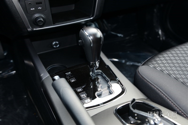 2015款 2.0L 兩驅(qū)自動(dòng)致純版