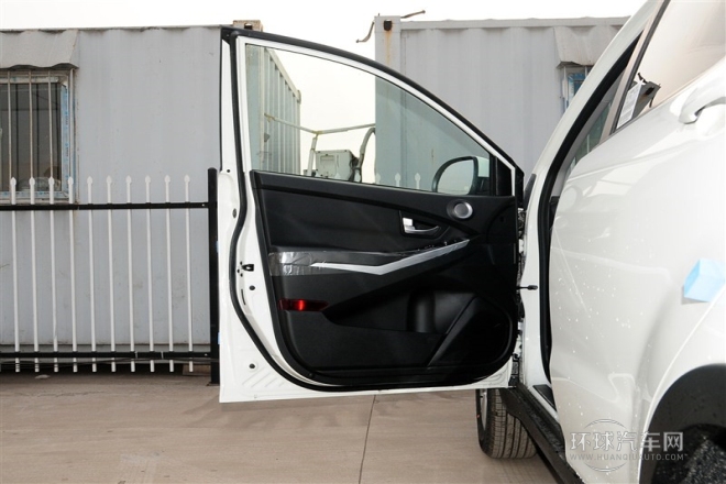 2015款 2.0L 兩驅(qū)自動(dòng)致享版