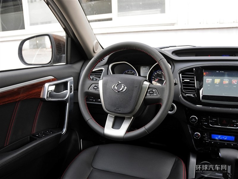 2015款 運(yùn)動(dòng)版 2.0L 自動(dòng)尊貴型