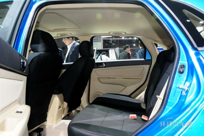 2015款 CROSS 1.5L 自動樂尚版