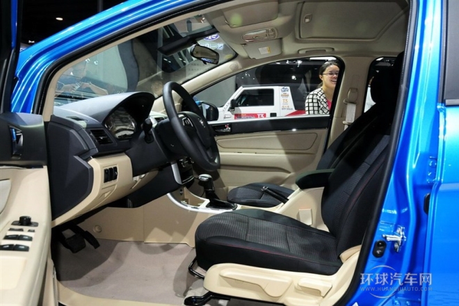 2015款 CROSS 1.5L 自動(dòng)樂(lè)尚版