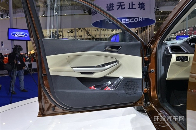 2015款 1.5L 自動時尚型