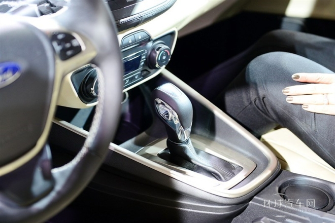 2015款 1.5L 自動(dòng)時(shí)尚型