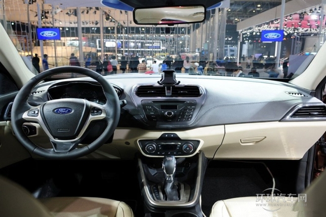 2015款 1.5L 自動時尚型