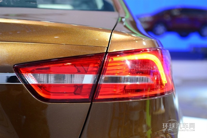 2015款 1.5L 自動時尚型