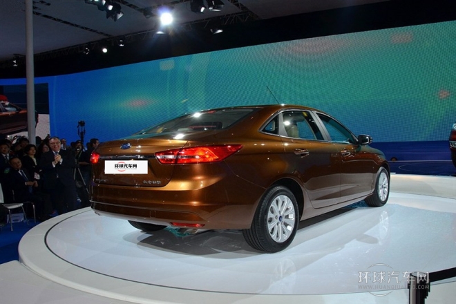 2015款 1.5L 自動時尚型