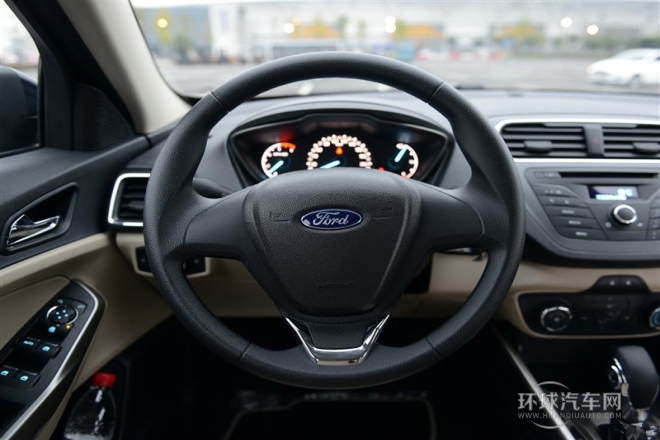 2015款 1.5L 自動舒適型