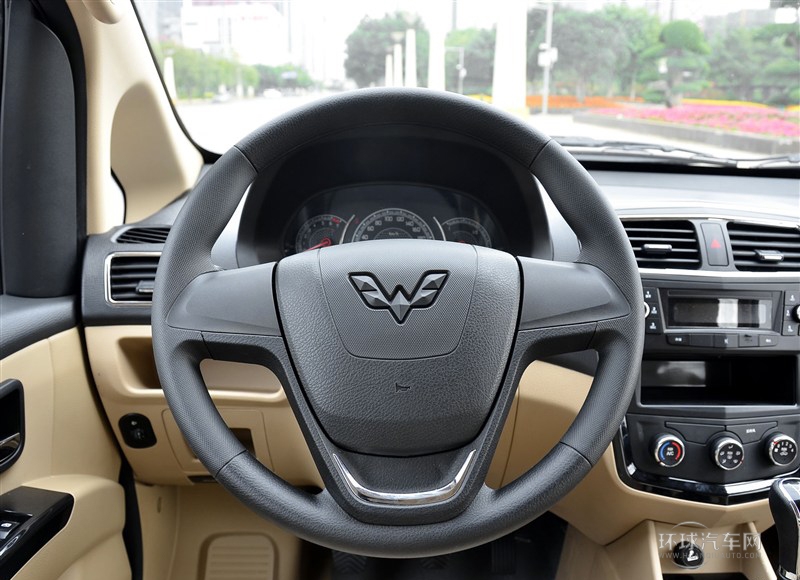 2015款 1.8L 豪華型