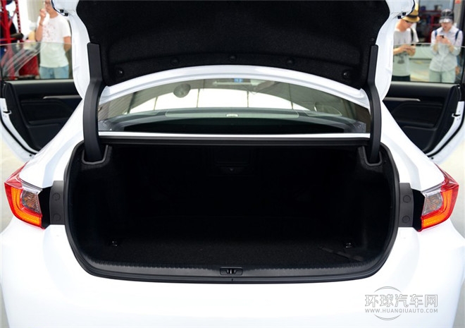 2015款 F 5.0L 碳纖維版