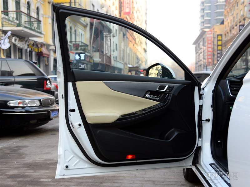 2015款 2.4L 尊貴版