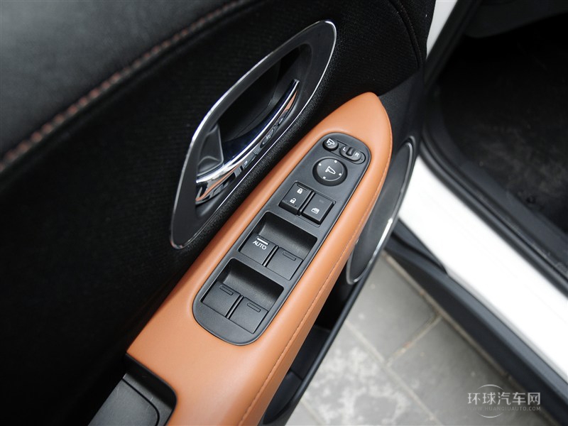 2015款 1.8L CVT兩驅豪華型