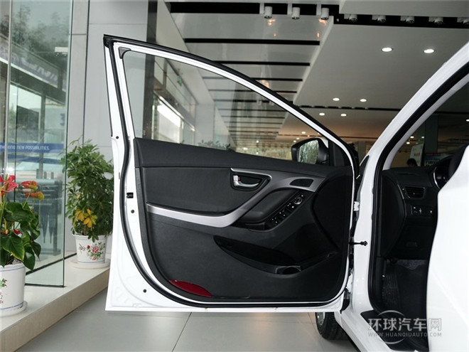 2015款 1.6L 自動尊貴型