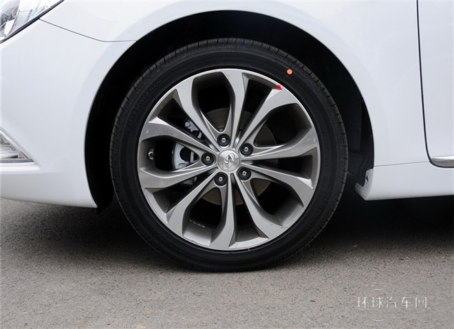 2014款 2.0L 自動尊貴版