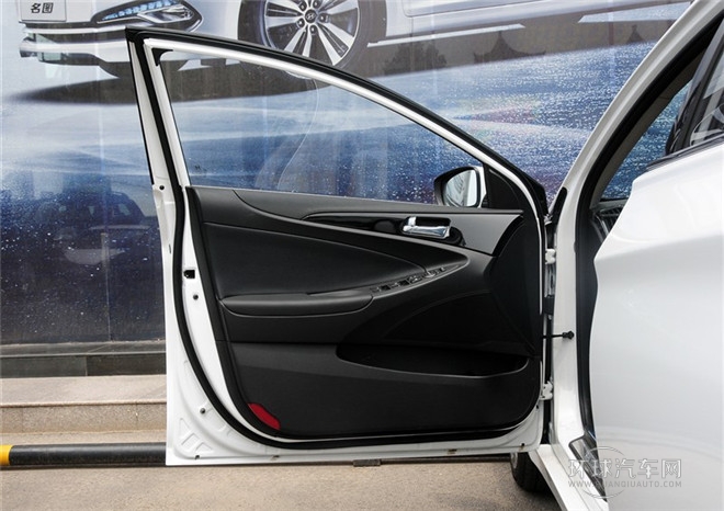 2014款 2.0L 自動尊貴版