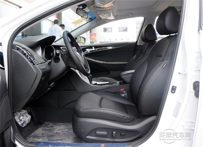 2014款 2.0L 自動尊貴版