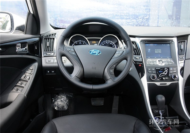 2014款 2.0L 自動尊貴版