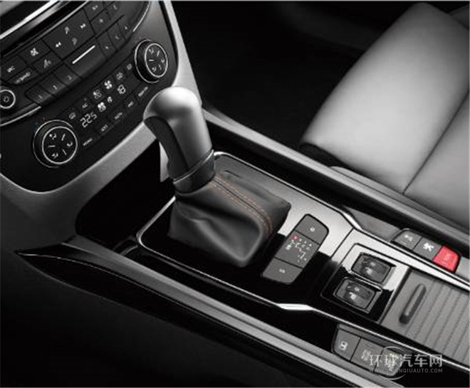 2015款 2.0L 自動致臻版