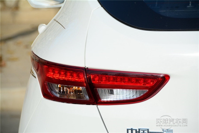 2014款 1.8L 自動尊貴型