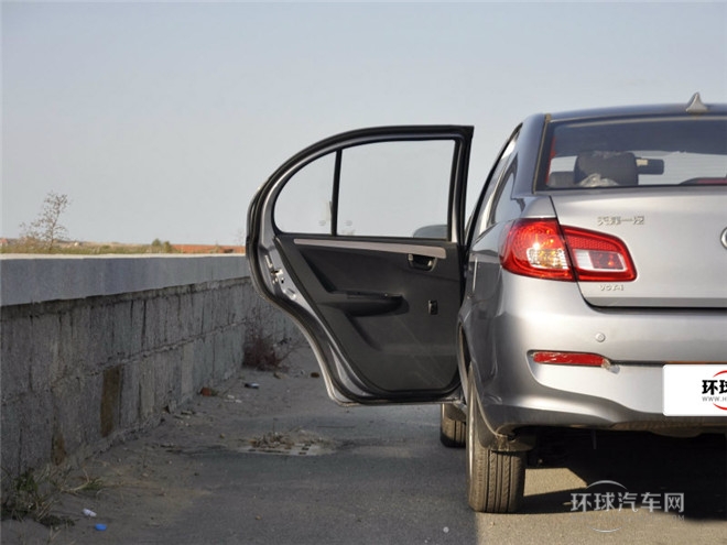 2014款 1.5L 手動(dòng)精英型