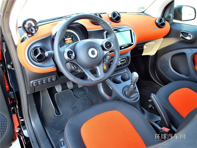 2015款 1.0 MHD 新年特別版