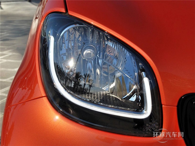 2015款 1.0 MHD 新年特別版