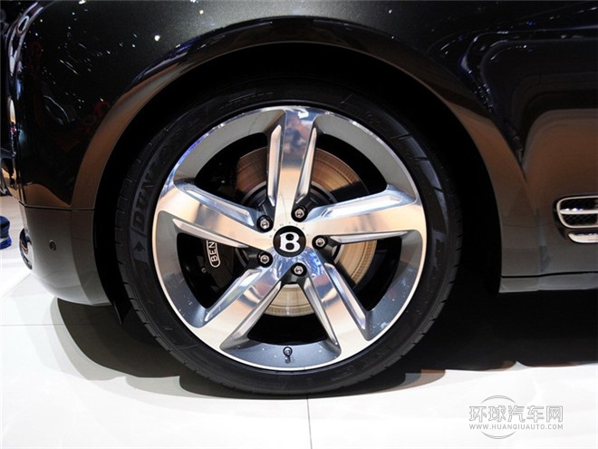 2015款 6.8T 標(biāo)準(zhǔn)版