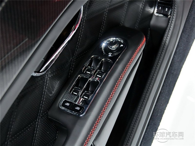 2015款 6.8T 極致版