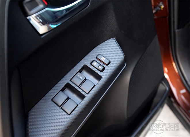 2015款 2.5L 自動(dòng)四驅(qū)豪華版