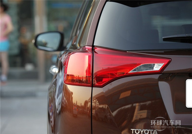 2015款 2.5L 自動四驅(qū)豪華版