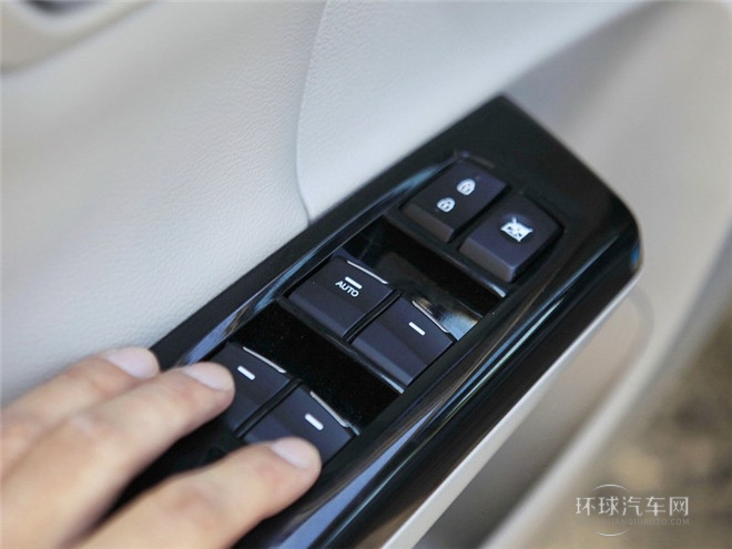 2015款 1.8T 自動豪華導航型