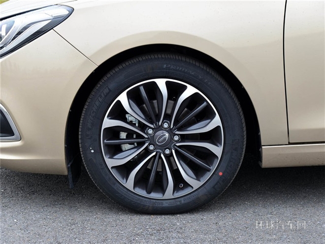 2015款 1.8T 自動尊貴型