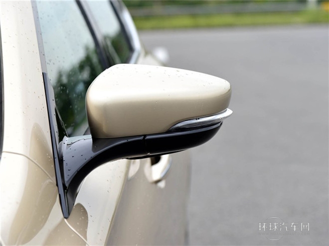 2015款 1.8T 自動尊貴型