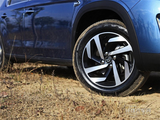 2015款 1.6THP 自動(dòng)先鋒型