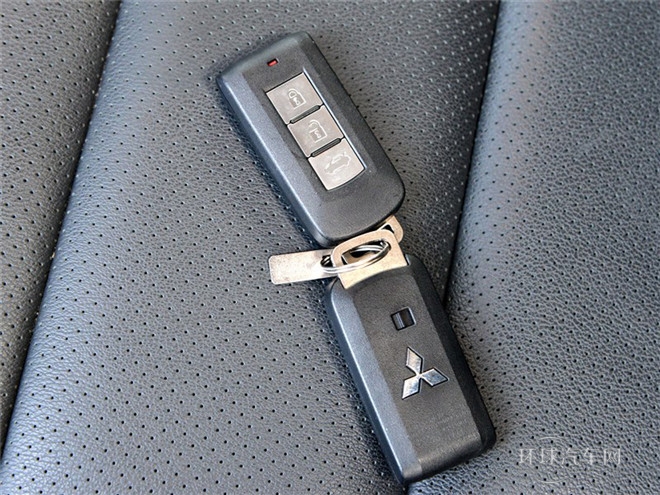 2015款 2.0L CVT旗艦型