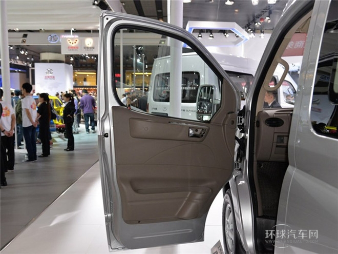 2015款 2.5TAMT商杰版長(zhǎng)軸中頂