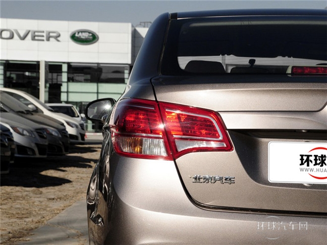 2015款 三廂 1.5L 自動樂天版